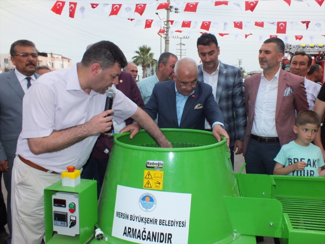Mersinli çiftçilere ceviz soyma ve tırpan makinesi dağıtıldı