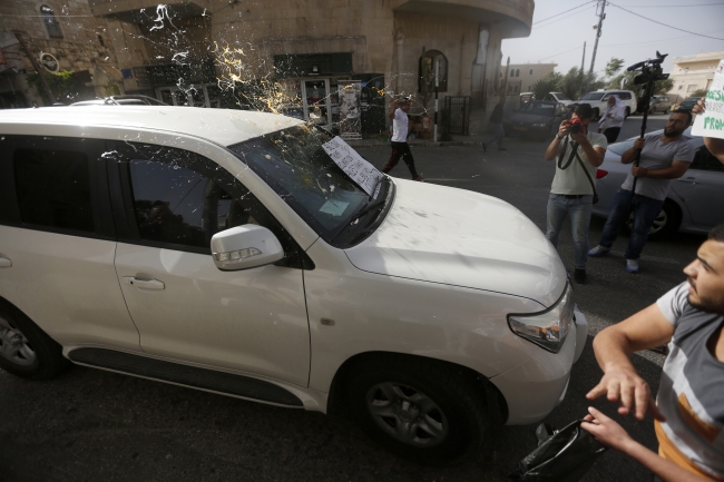 Filistinlilerden ABD'li heyete "yumurtalı ve ayakkabılı" protesto