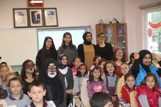 Üniversite öğrencileri köy çocuklarını tiyatroyla tanıştırıyor