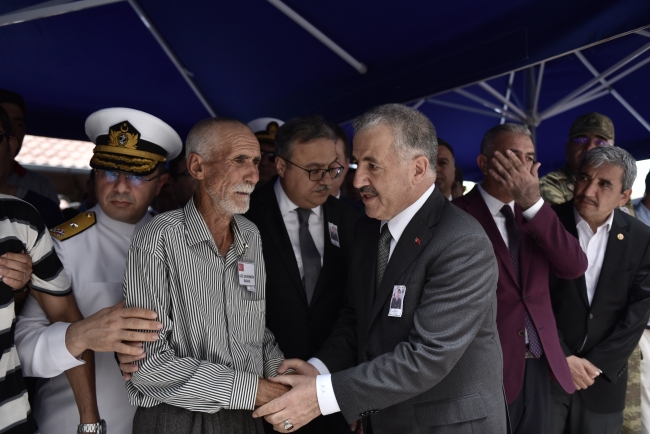 Şehit Musa Sayan ve Mehmet Türken'i binler son yolculuğuna uğurladı