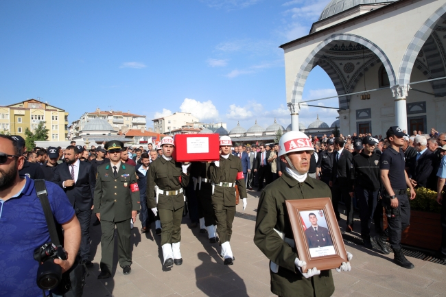 Şehit Musa Sayan ve Mehmet Türken'i binler son yolculuğuna uğurladı