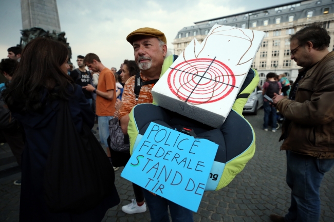 Belçika'da yüzlerce kişi polis şiddetini protesto etti
