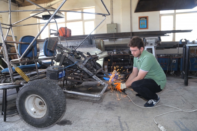 Hurdalardan "go kart" aracı tasarladılar
