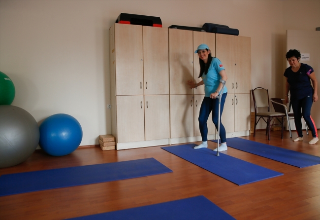 İzmir'de MS hastalarına yoga ve film terapisi