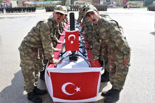 Isparta ve Burdur'da asteğmen ve kısa dönem erler yemin etti