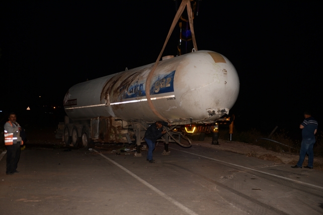 Kilis'te LPG tankerinin devrildiği yol yeniden trafiğe açıldı