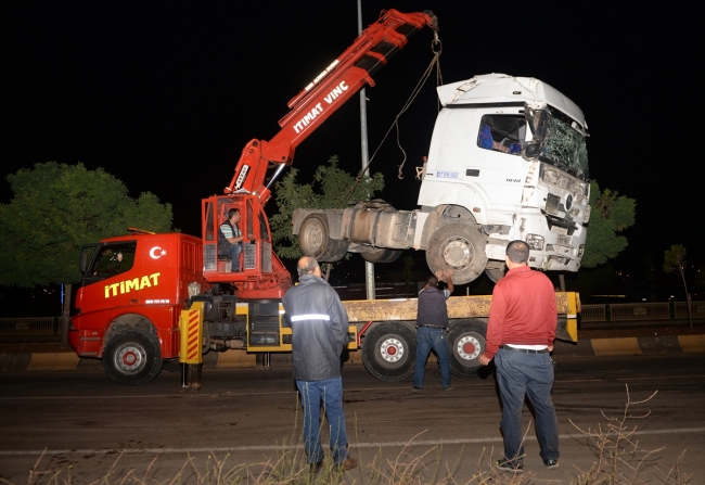 Kilis'te LPG tankerinin devrildiği yol yeniden trafiğe açıldı