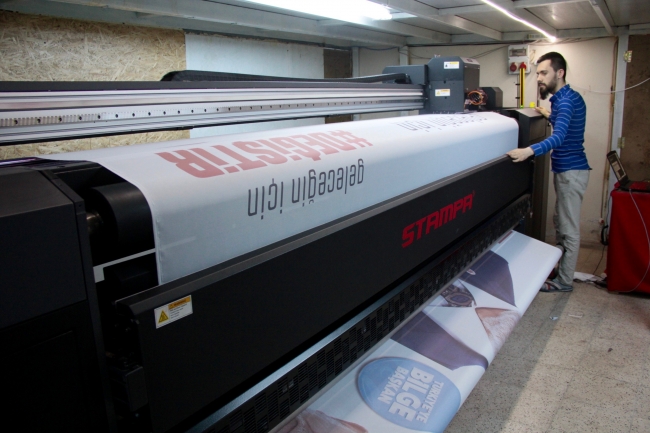 Bayrak imalatçılarının "24 Haziran" mesaisi