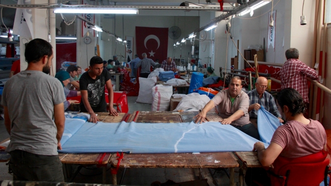 Bayrak imalatçılarının "24 Haziran" mesaisi