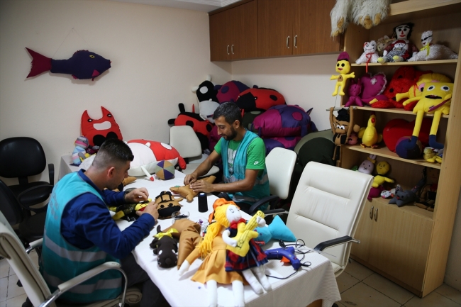 Hükümlüler, meslek edinerek üretime katkı sağlıyor