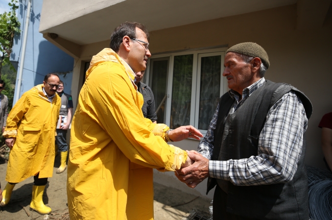 Başbakan Yardımcısı Çavuşoğlu, Bursa'da heyelan bölgesini inceledi