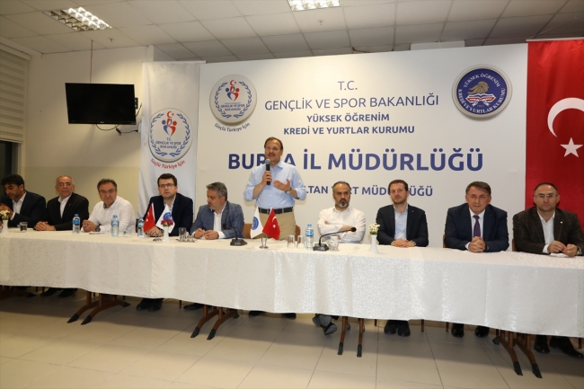 Başbakan Yardımcısı Çavuşoğlu öğrencilerle sahur yaptı