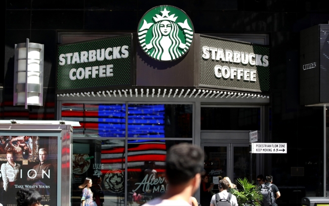 Starbucks 8 bin şubesini ırkçılık eğitimi için kapattı