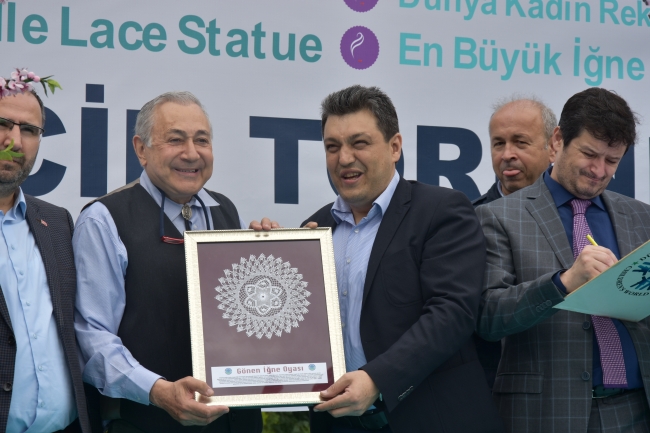 'İğne oyalı şeftali ağacı' Guinness'e girdi