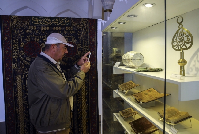 Hazreti Muhammed’in mukaddes hatıraları Etnografya Müzesi'nde sergileniyor