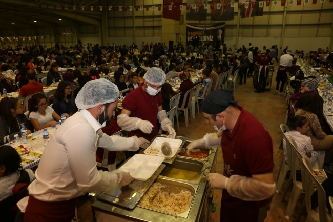 Çorum'da 6500 çocuk aynı sofrada iftar yaptı