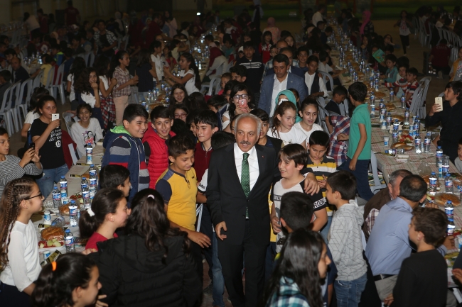 Çorum'da 6500 çocuk aynı sofrada iftar yaptı
