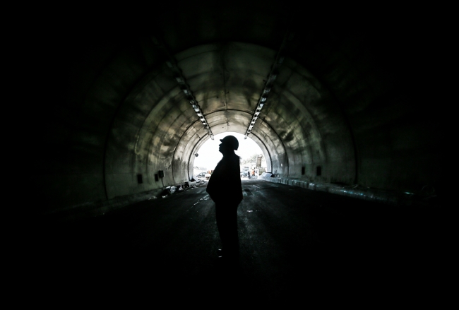 Hem tünelin açılışı, hem de kızının doğumu için gün sayıyor