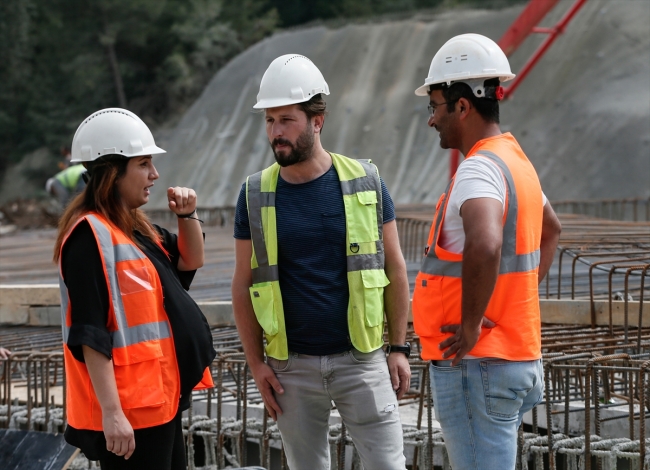 Hem tünelin açılışı, hem de kızının doğumu için gün sayıyor