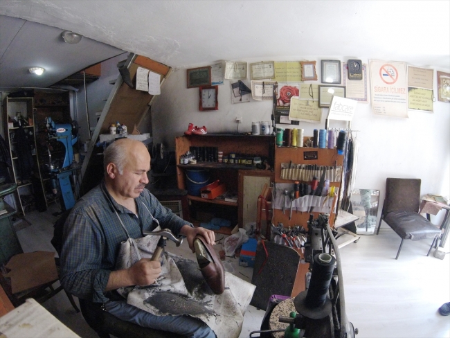 Ayakkabı ustasının 40 yıllık meslek aşkı