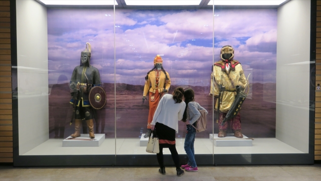 Kazakistan Milli Müzesi'ne ziyaretçilerin ilgisi artıyor