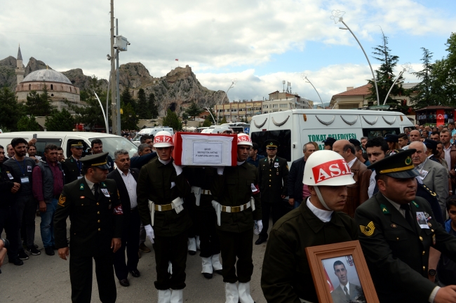 Irak'ın kuzeyinde şehit düşen askerler son yolculuklarına uğurlandı