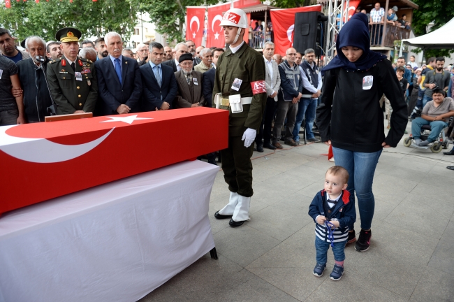 Irak'ın kuzeyinde şehit düşen askerler son yolculuklarına uğurlandı