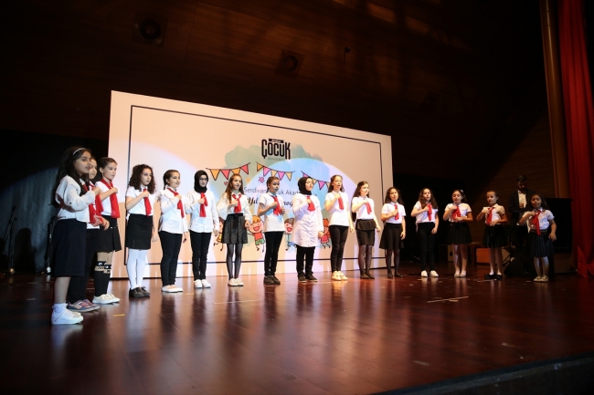 Sakarya'da çocuklar İstiklal Marşı'nı işaret diliyle okudu