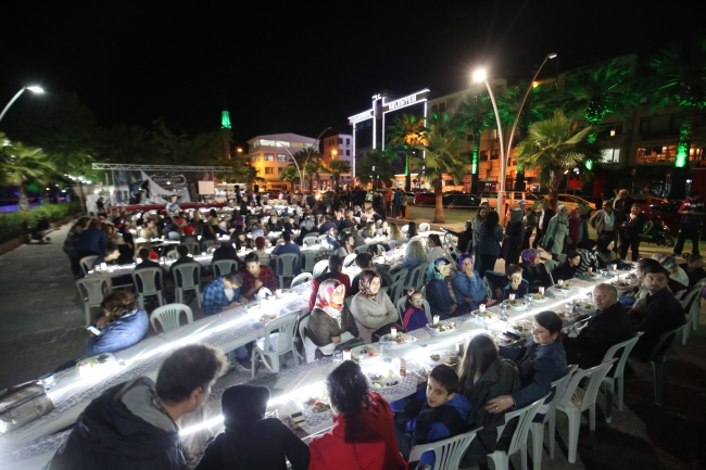 2 bin 500 gençten Cumhurbaşkanı Erdoğan'a koreografili destek