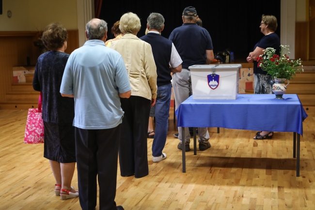 Slovenya parlamento seçimleri için sandık başında