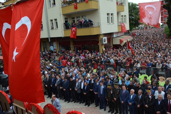 Şehit Uzman Çavuş Hakan Ergin'i binler son yolculuğuna uğurladı