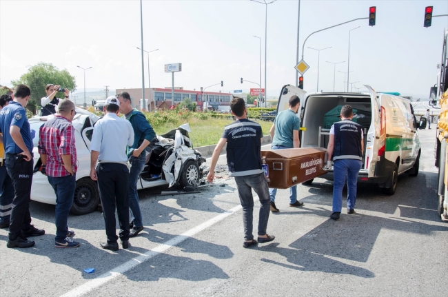 Ankara'da otomobil tıra çarptı: 3 ölü, 1 yaralı