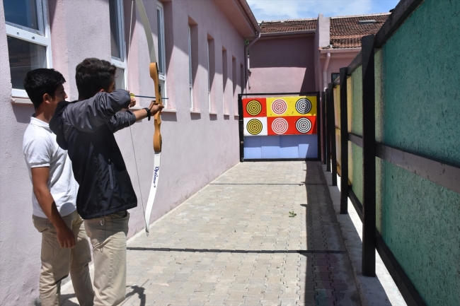 Bilecik'te devlet okulu, öğrencilerin yaşam alanı oldu