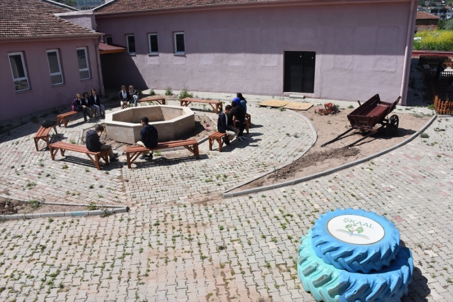 Bilecik'te devlet okulu, öğrencilerin yaşam alanı oldu