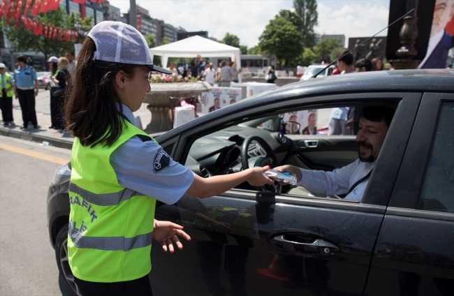 Çocuk Meclisi üyesi 16 çocuktan trafik denetimi