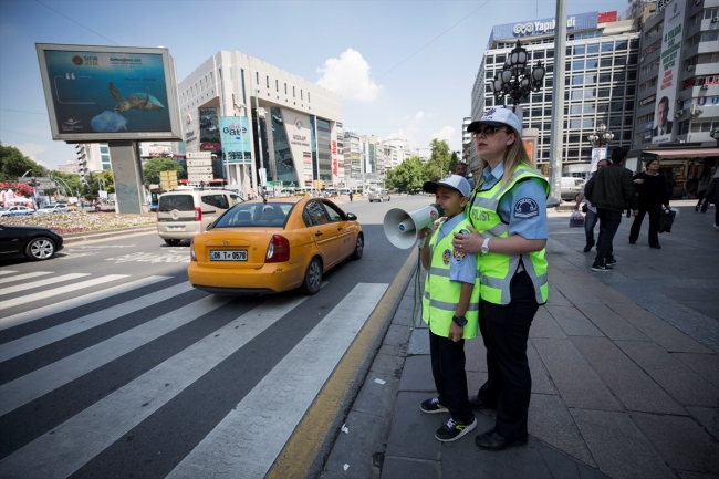 Çocuk Meclisi üyesi 16 çocuktan trafik denetimi