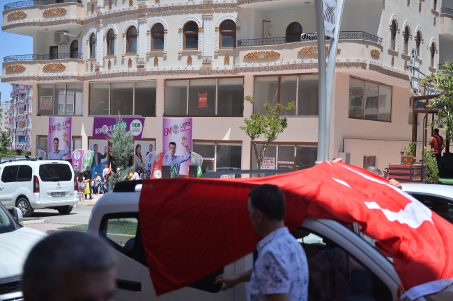 HDP'ye seçim bürosu açılışına "Türk bayraklı" tepki