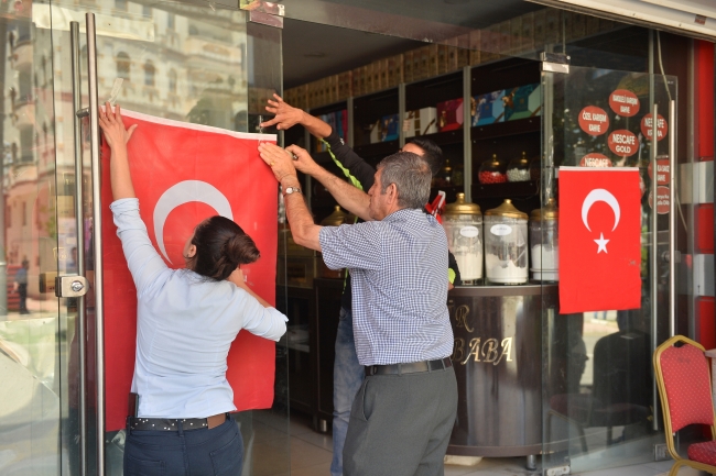 HDP'ye seçim bürosu açılışına "Türk bayraklı" tepki