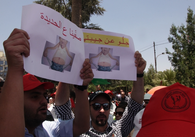 Ürdün'de göstericiler meclisin de feshini istiyor