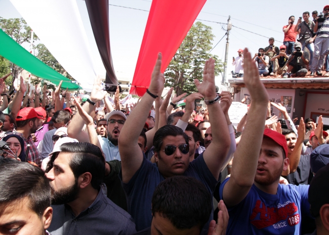 Ürdün'de göstericiler meclisin de feshini istiyor