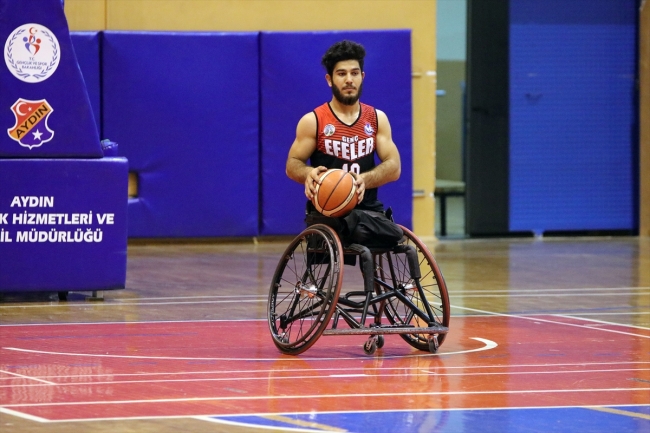Doğuştan bedensel engelli genç sporla hayata tutundu