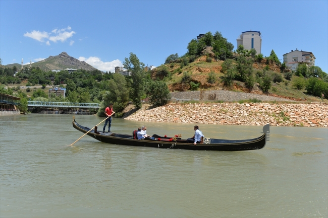 Tunceli Munzur Çayı'nda gondol sefası başladı