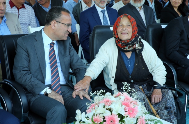 Başbakan Yardımcısı Bozdağ: Apoleti FETÖ'ye, Apo'ya mı takacaksın