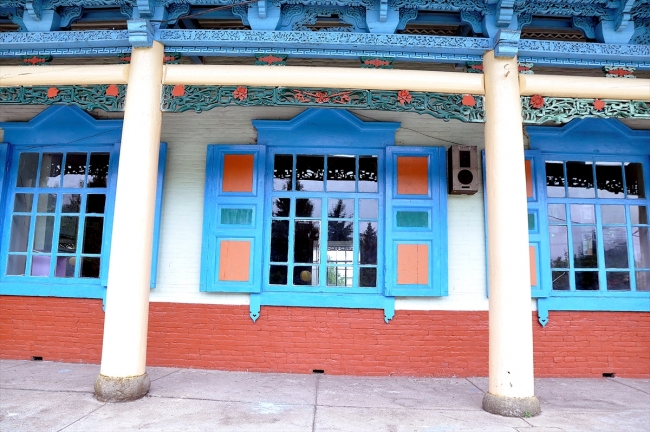 Kırgızistan'ın çivisiz camisi bir asırdır ayakta