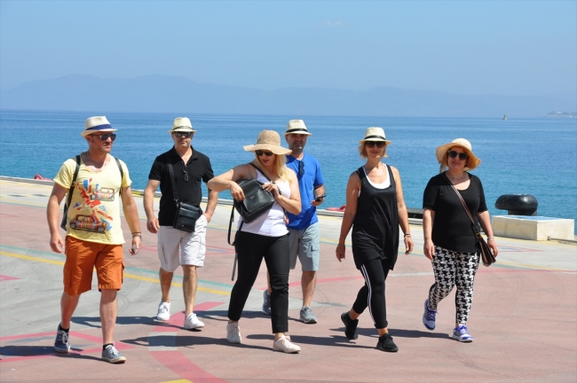 Kuşadası'nda yerli ve yabancı turist yoğunluğu