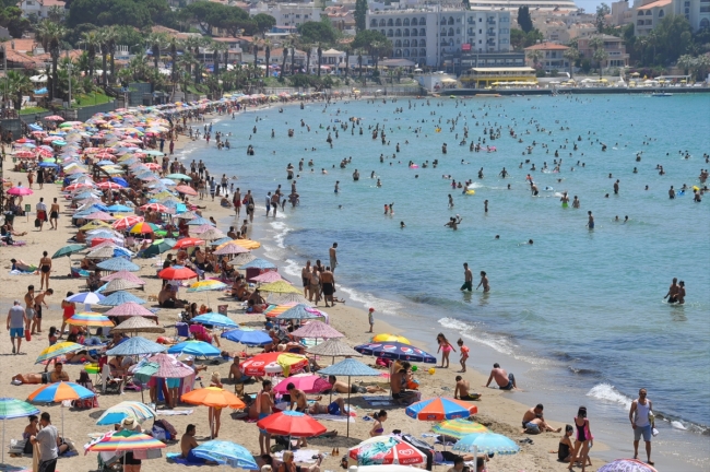 Kuşadası'nda yerli ve yabancı turist yoğunluğu