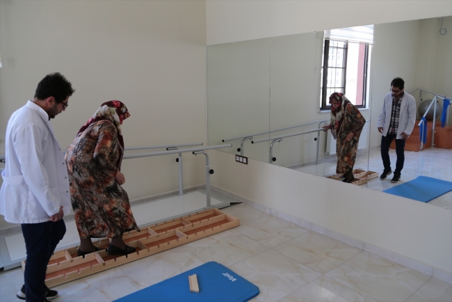 Alzheimer hastaları "Moral Evi"nde hayata tutunmaya çalışıyor