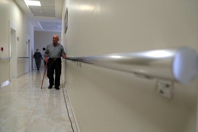 Alzheimer hastaları "Moral Evi"nde hayata tutunmaya çalışıyor