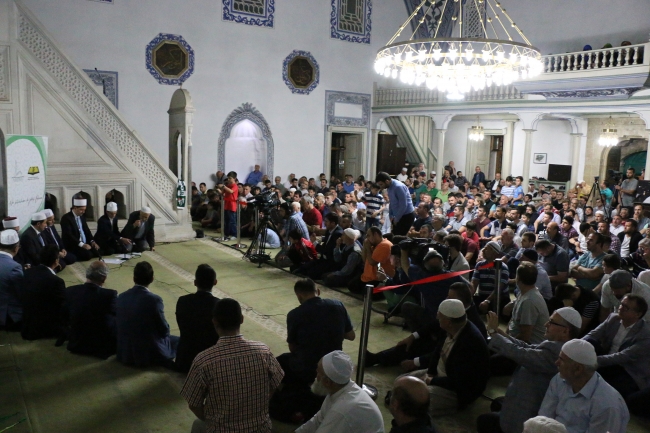 Yurt dışındaki Müslümanlar Kadir Gecesi'nde camileri doldurdu