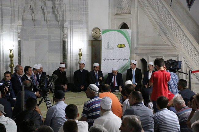 Yurt dışındaki Müslümanlar Kadir Gecesi'nde camileri doldurdu